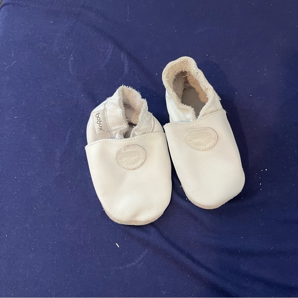Bobux White Baby Moccasin Shoes With A White Dot Small?  Classic Boy Girl